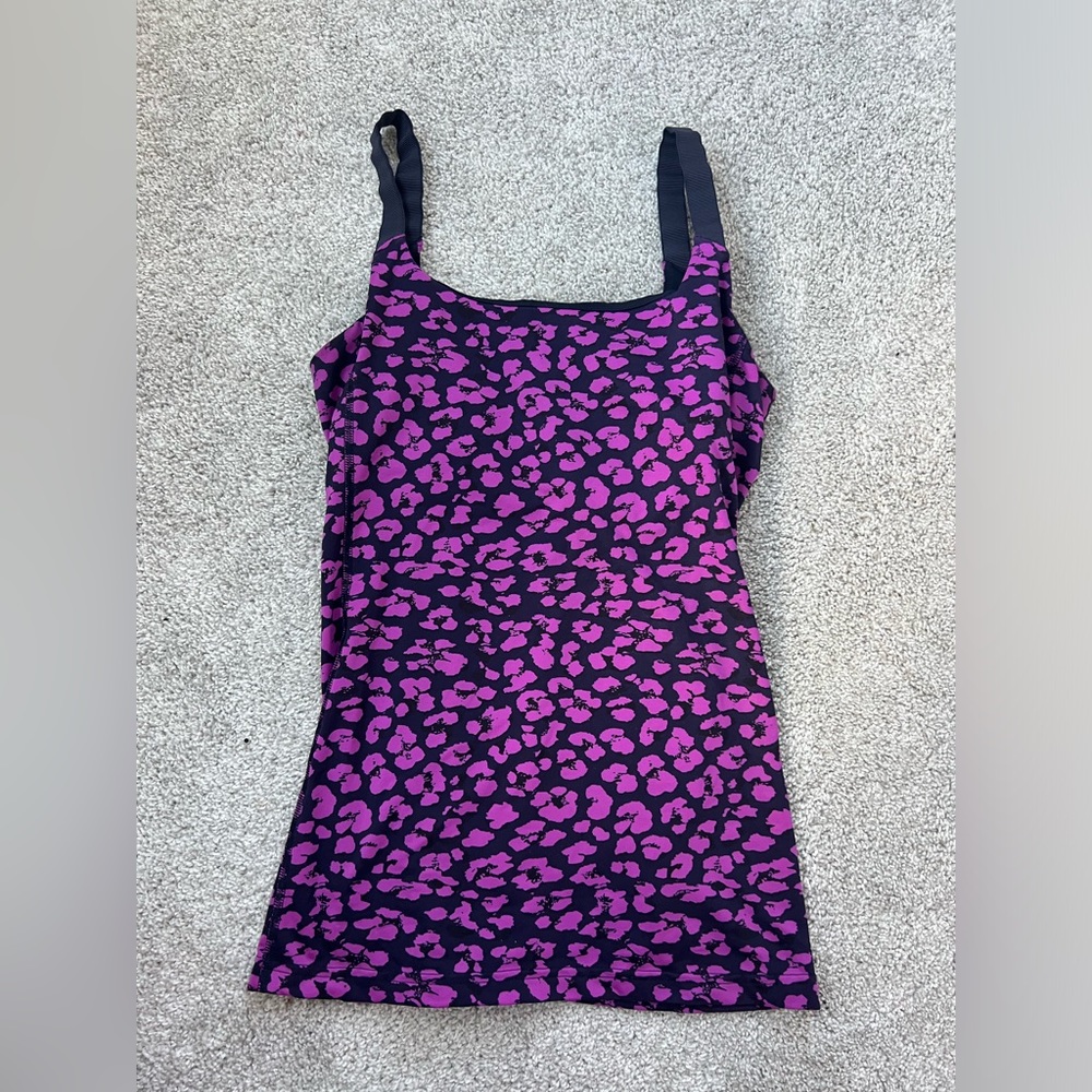 Lululemon Yoga Top with Built in Bra Size 2 Purple Navy Leopard Print